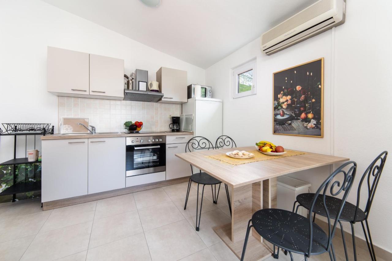 באסקה וודה Apartments Divna מראה חיצוני תמונה