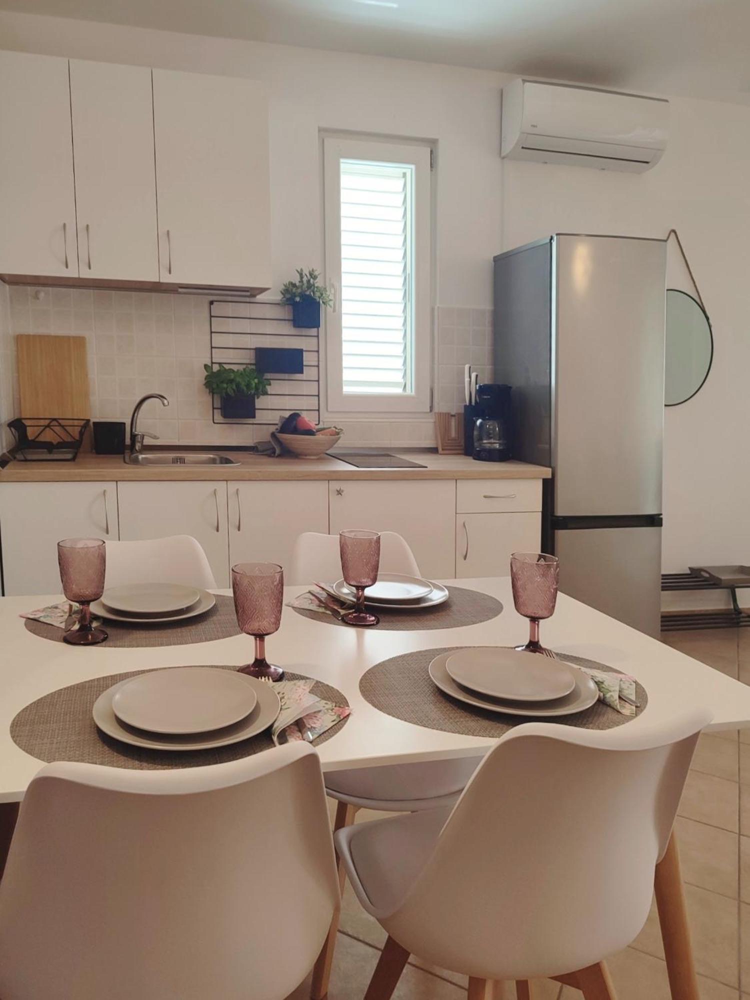 באסקה וודה Apartments Divna מראה חיצוני תמונה